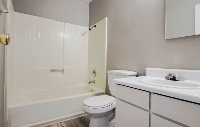 2 beds, 1 bath, 730 sqft, $1,400, Unit D