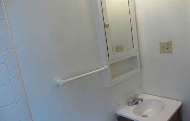 Studio, 1 bath, 400 sqft, $685, Unit #10