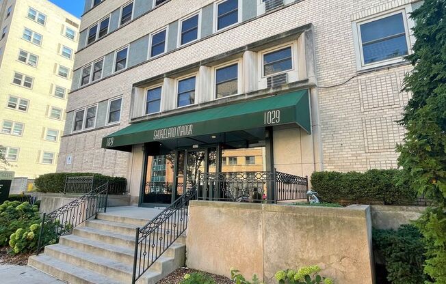 1 bed, 1 bath, $905, Unit 404