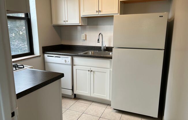 3 beds, 1 bath, 1,000 sqft, $2,199, Unit 6224 Fifth Ave. #210H