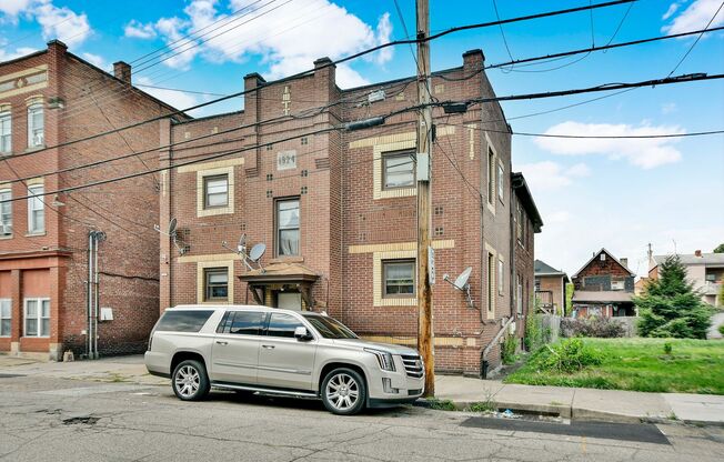 325 Ella Street