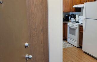 2 beds, 1 bath, $1,000, Unit #202