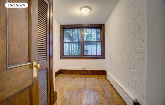 148 W 70 ST