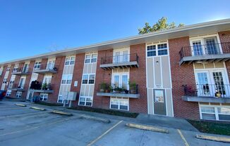 2 beds, 1.5 baths, 804 sqft, $775, Unit 801 S Maguire St 5C