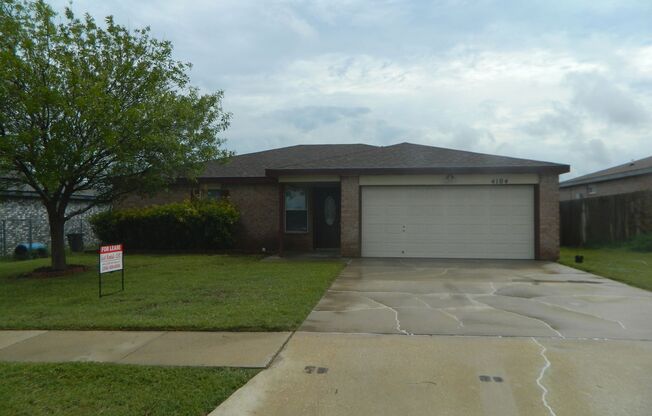 Available NOW!!!! This Cute 3 Bedroom 2 bath home in Killeen has a lot to offer!  When you first walk in you see that the living room has wood laminate floors and large fireplace with ceiling fan.  Kitchen offers smooth top range, side by side refrigerato