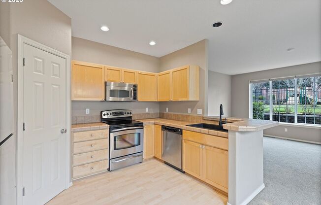 Stylish 3-Bedroom Home with Pool, Clubhouse & Playground
