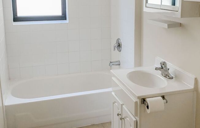 1 bed, 1 bath, 560 sqft, $1,695, Unit 516-210
