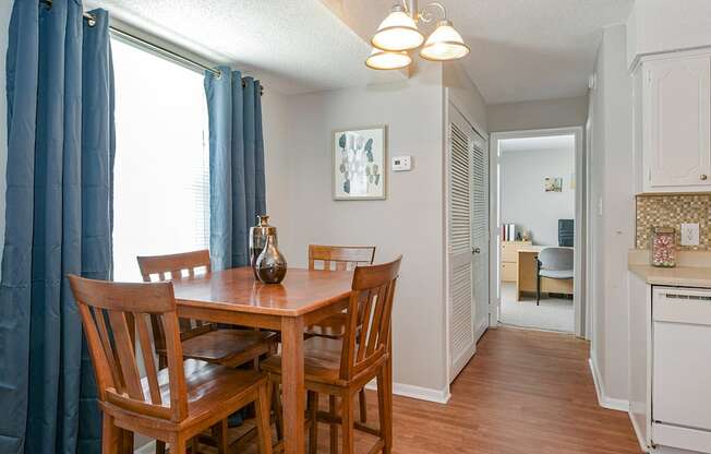 dining area at Tryon Village Apartments