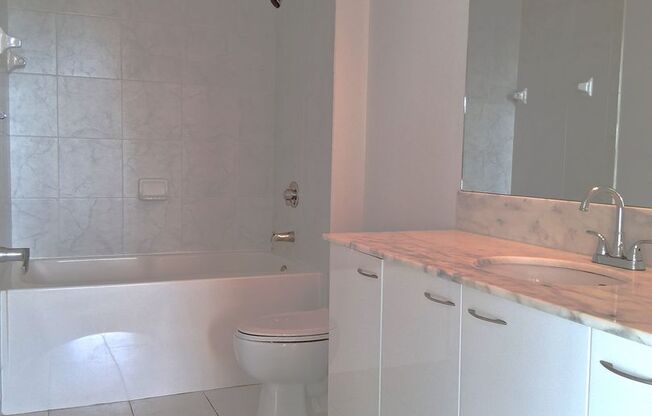 2 beds, 2 baths, $3,300, Unit UNIT: 2013