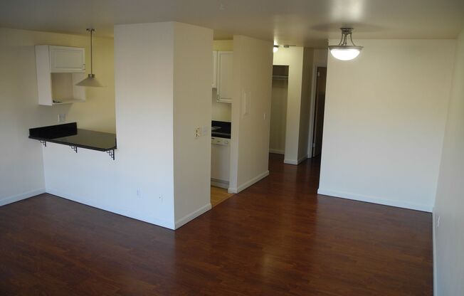 1 bed, 1 bath, 630 sqft, $1,695, Unit R-203