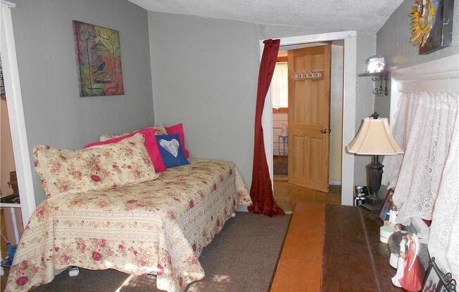 2 beds, 1 bath, $950