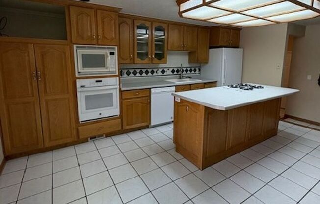 4 Bedroom / 3 Bath Home in Sandy!
