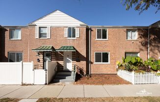 Perfect Modern Albany Park 3-Bedroom Townhome