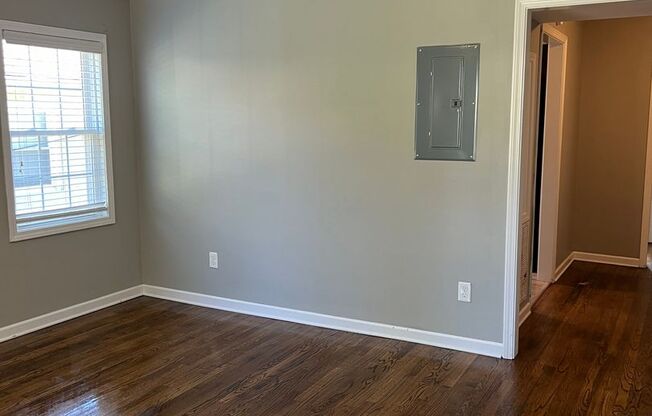 1 bed, 1 bath, $650, Unit Apt 11