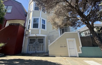 1571 MCKINNON AVE