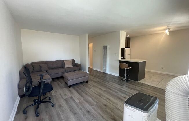 2 beds, 1 bath, $2,610, Unit 2