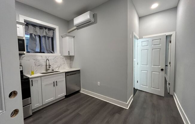 1 bed, 1 bath, 650 sqft, $1,050, Unit 2R