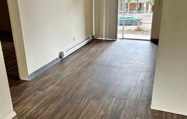 Carter Park Cutier-Updated Apartment with Lots of Storage