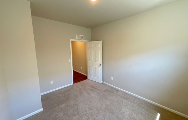 3 beds, 2.5 baths, $2,550