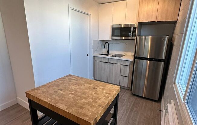 Studio, 1 bath, 275 sqft, $999, Unit 302
