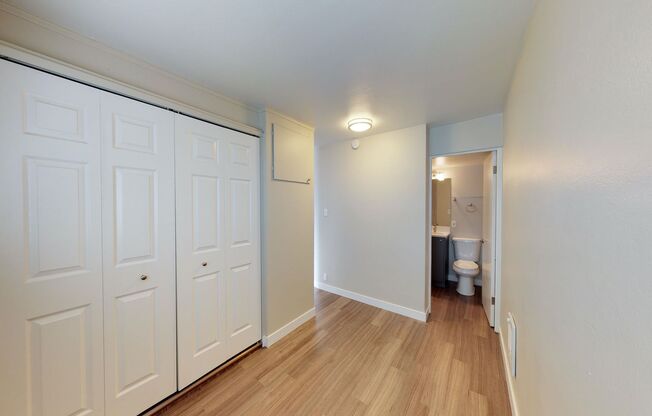 Studio, 1 bath, 355 sqft, $1,350, Unit 405