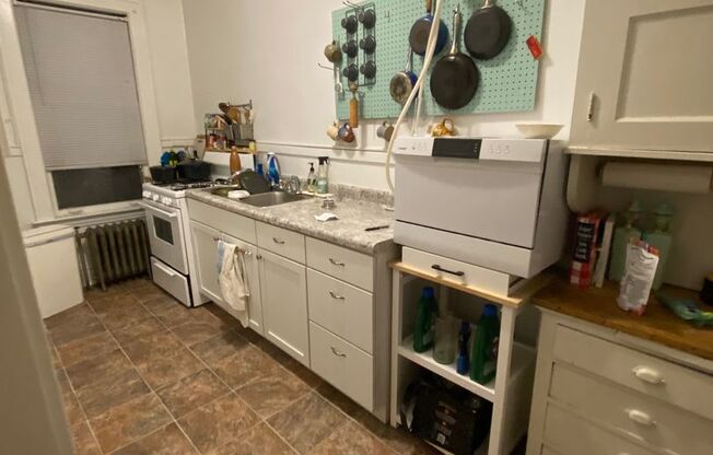 1 bed, 1 bath, 525 sqft, $995, Unit 37