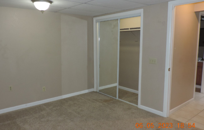 4240 S MOBILE CIR