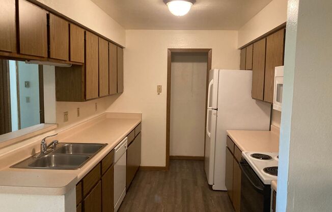3 beds, 1 bath, 1,040 sqft, $1,800, Unit 3172-104