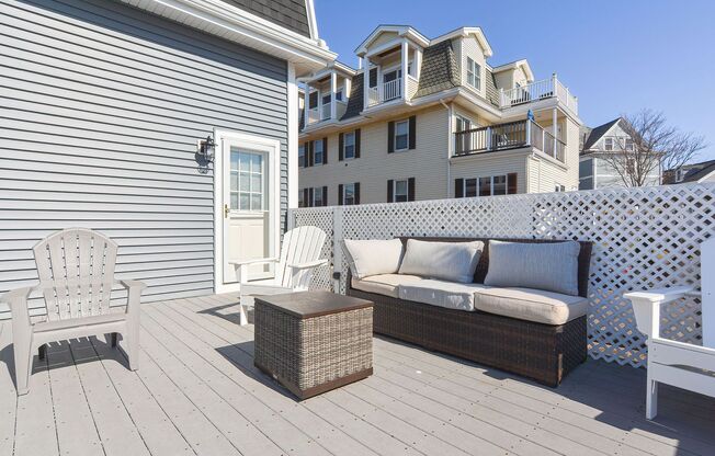 3 beds, 2 baths, $4,200, Unit Harbortown Hideaway