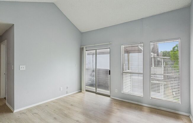 2 beds, 1.5 baths, 850 sqft, $1,490