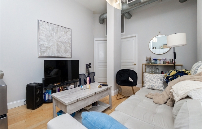 4 beds, 2 baths, 1,006 sqft, $6,750, Unit 404