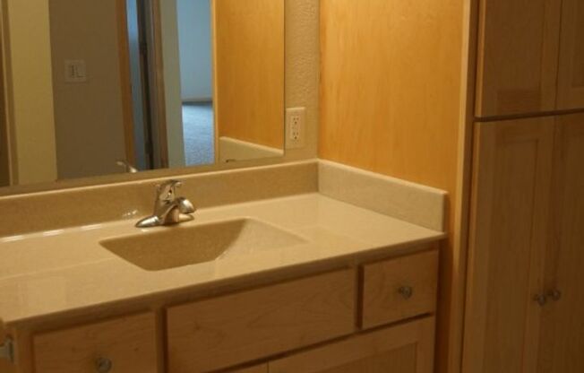 1 bed, 1 bath, 780 sqft, $1,374, Unit 222