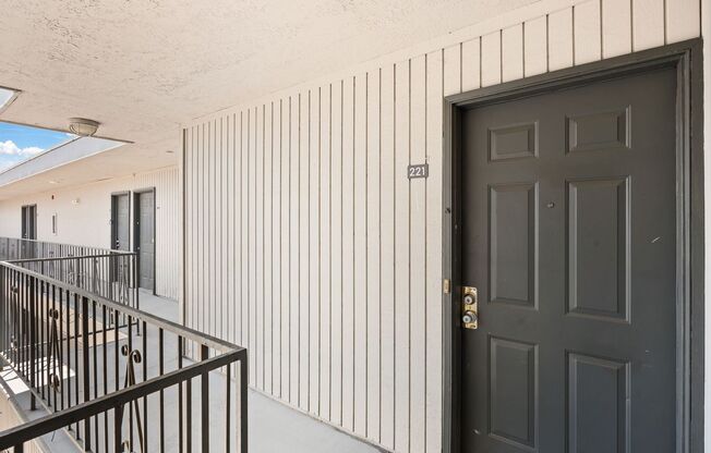 2 beds, 1 bath, 900 sqft, $1,025, Unit 122