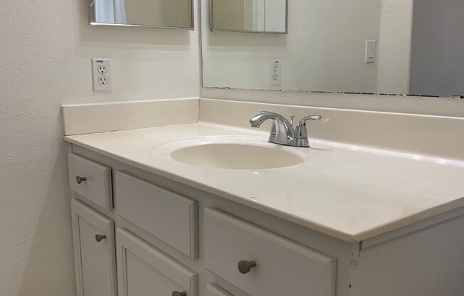 3 beds, 2.5 baths, $1,895