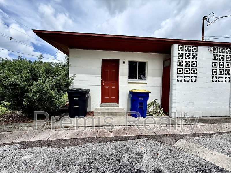 103 N LINCOLN AVE