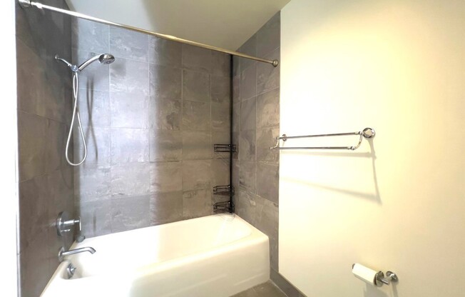 1 bed, 1 bath, 990 sqft, $3,200, Unit 606