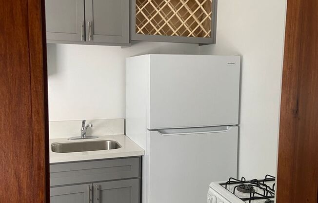 Studio, 1 bath, 325 sqft, $1,475, Unit I206
