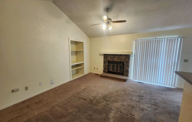Bright 2 Bed, 2 Bath Condo for Rent in Arvada!!!!!