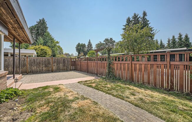 Ideally Located 3 Bed 2 Bath Lake Forest Park Home w/ Fenced Yard!