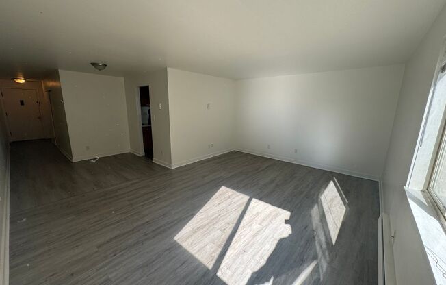 2 beds, 1 bath, $1,895, Unit 1