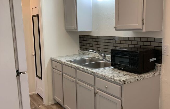 1 bed, 1 bath, 780 sqft, $995, Unit 348