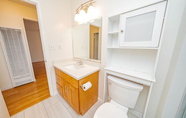 2 beds, 1 bath, $2,350, Unit B