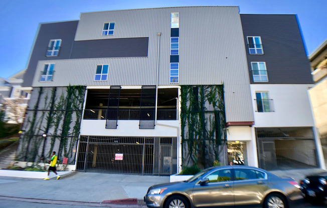 641 Gayley Ave