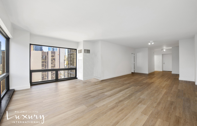 721 5 AVE