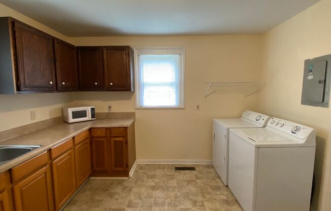 2 beds, 1 bath, $1,395