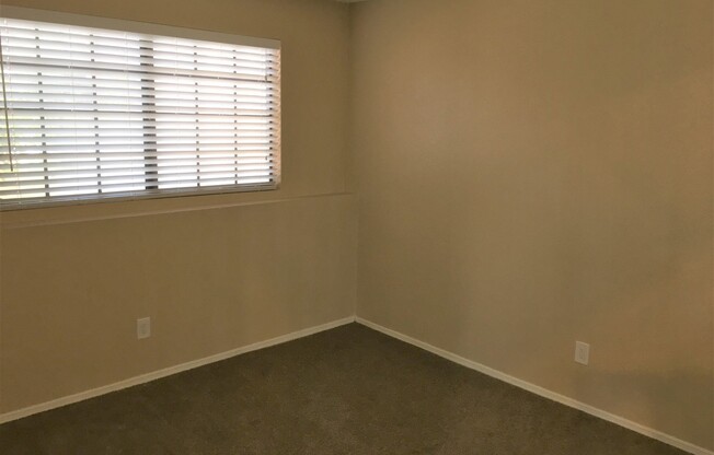 3 beds, 2 baths, $1,895, Unit Unit# 143