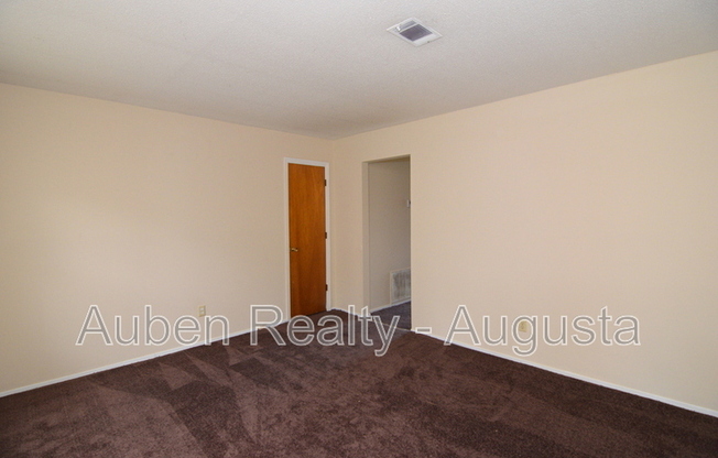 2 beds, 1 bath, 960 sqft, $1,000