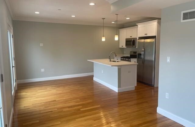 2 beds, 1.5 baths, 900 sqft, $2,750, Unit 4