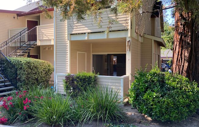 BLOSSOM VALLEY - Beautifully updated end unit condominium