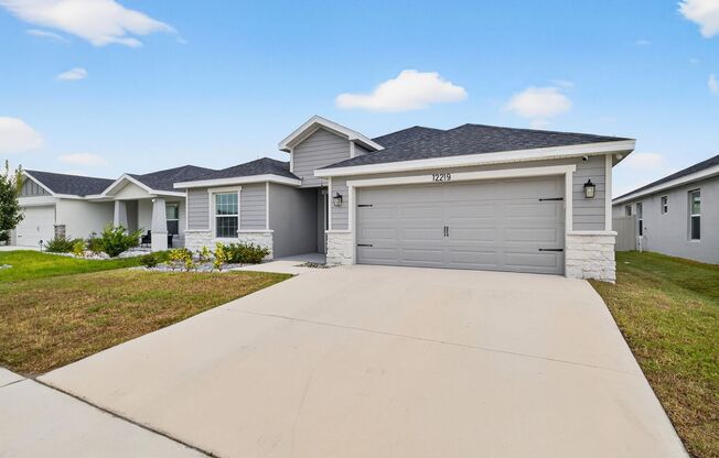 New Spacious 4 Bed - W/Amenities!